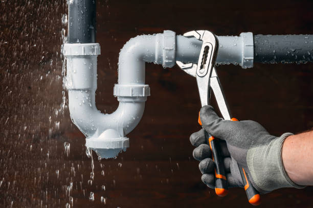 Professional Emergency Plumber technician working in Village Mills, TX